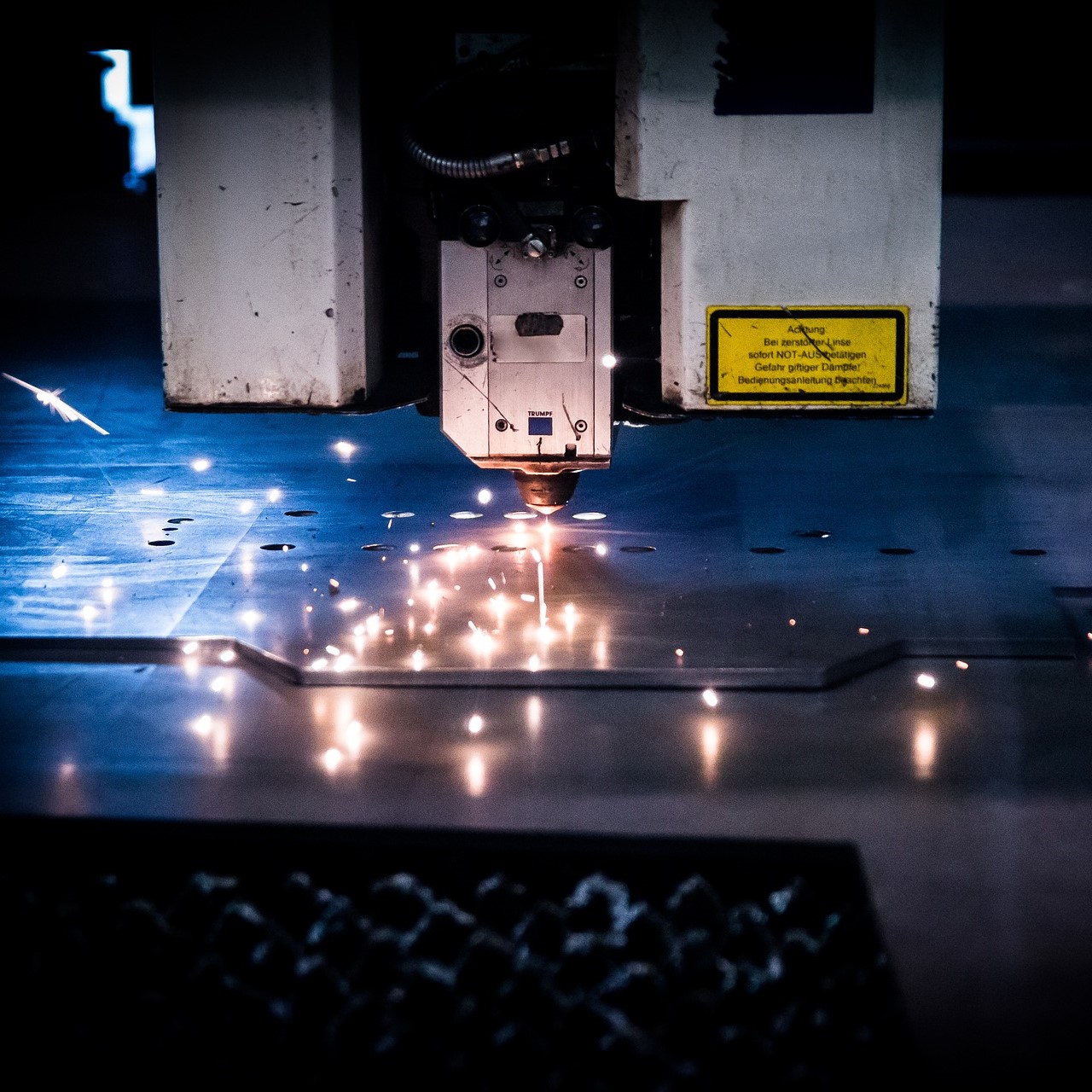 laser cutting machine